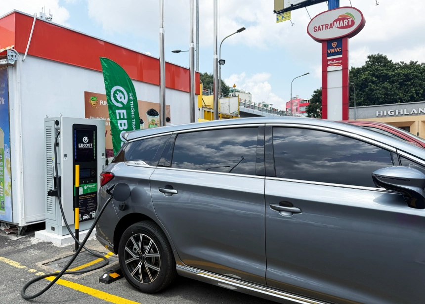 trạm sạc xe điện eboost